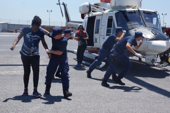 Boğaz Adası'nda mahsur kalan göçmenler kurtarıldı
